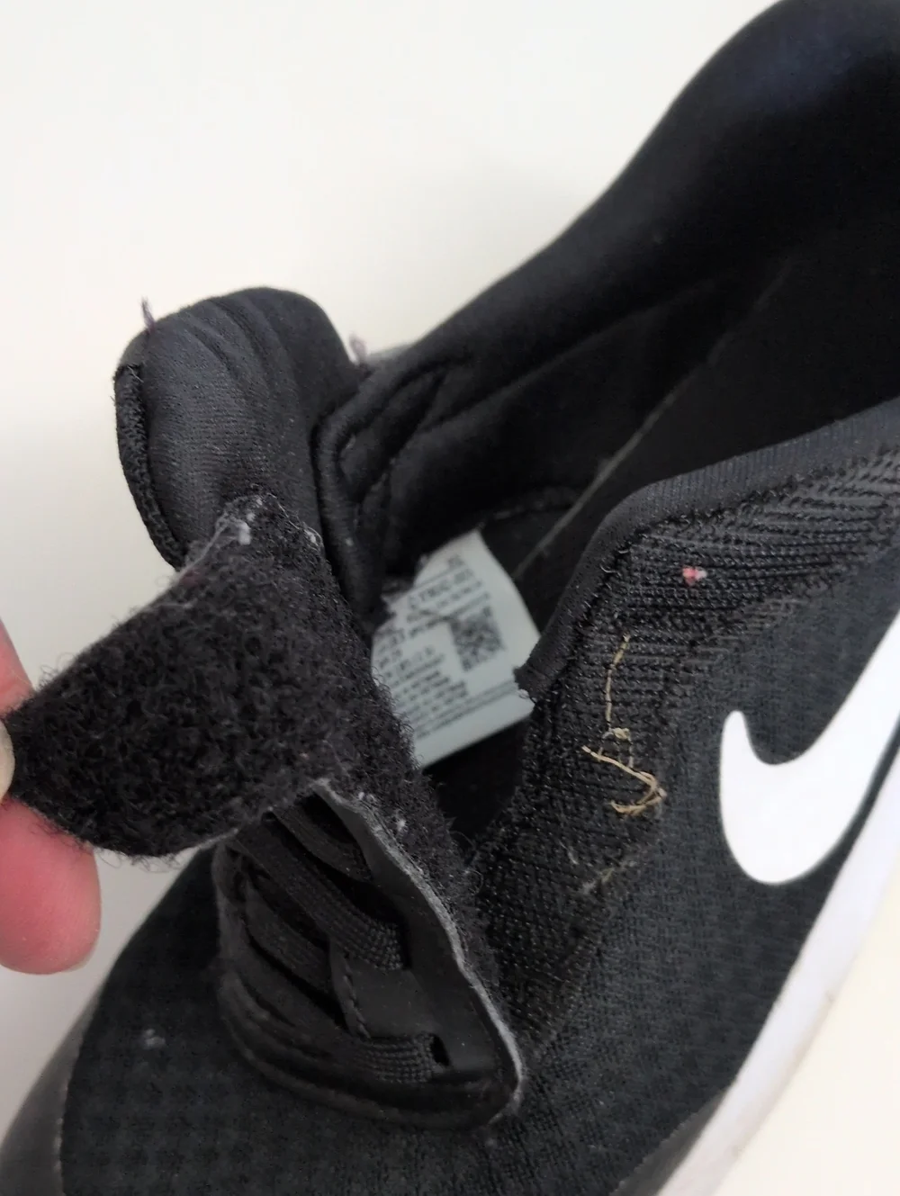Nike Tanjun EasyOn Sneaker - Black & White - 12.5 C
